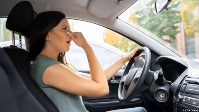 Запах масла в салоне автомобиля: причины